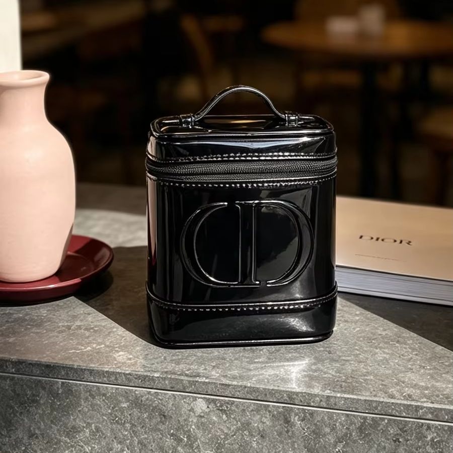 ディオールのバッグ ブラックメッシュ レディースバッグ ポー - Beauty Bag Makeup のレビューと価格